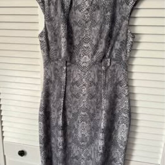 Calvin Klein dress size 4 in grey snake skin pattern - Picture 1 of 3